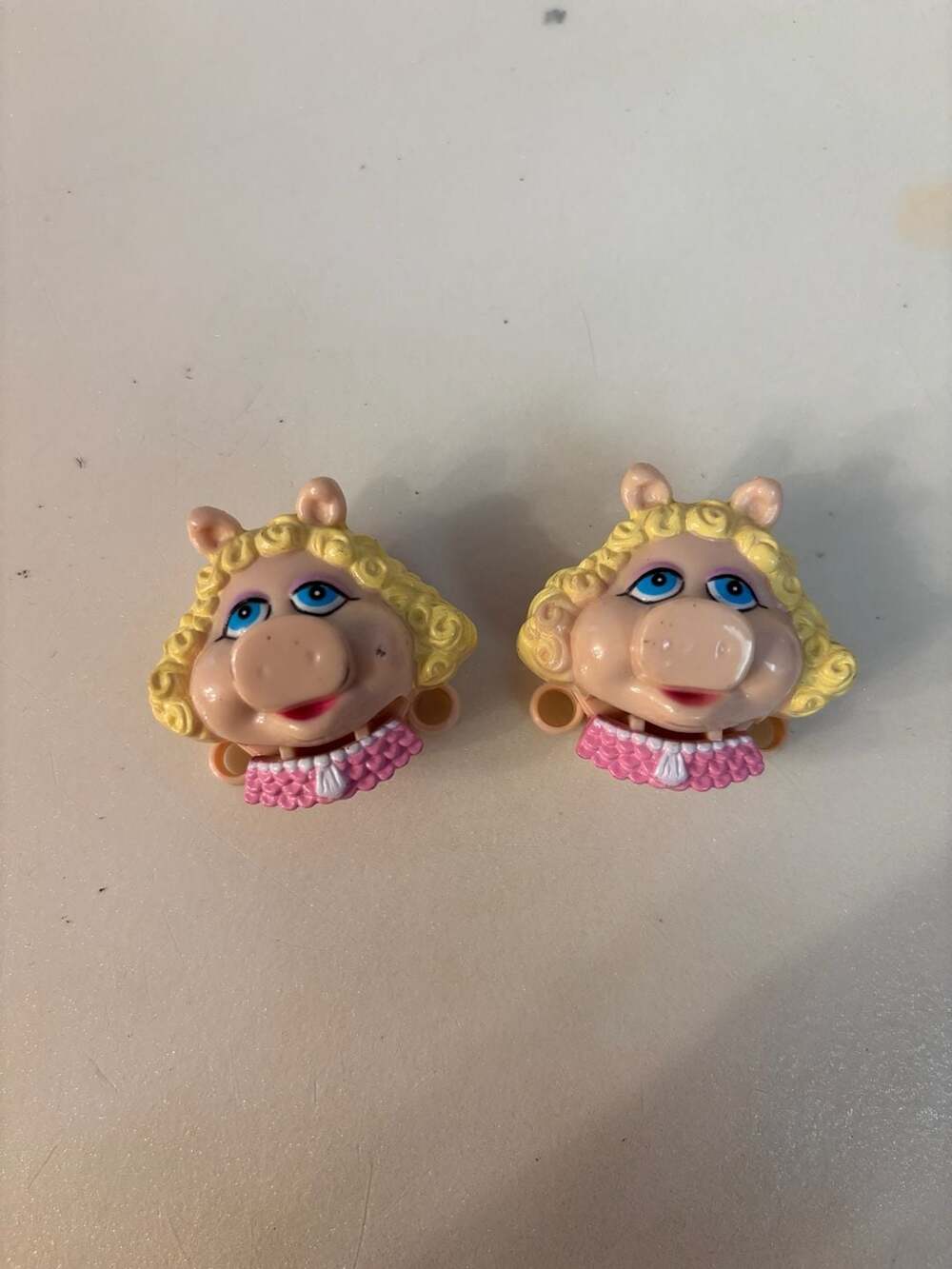 Vintage 1988 Brookside Products Ltd. Miss Piggy Muppets Shoelace Bow Biters